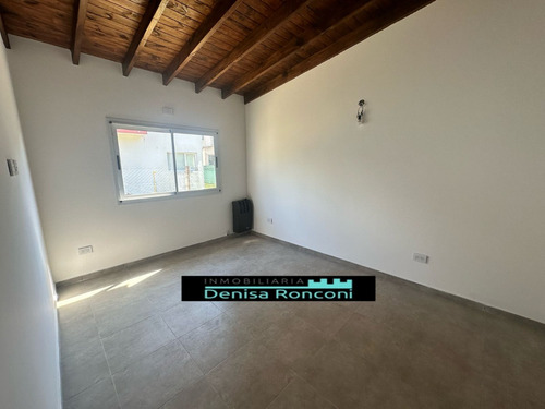 Moderna Casa A Estrenar Con Jardín Al Frente En Planta Baja