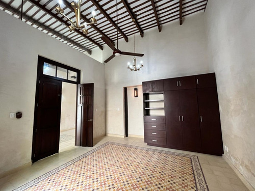 Impresionante Casa En Venta Estilo Colonial En Merida Centro (avc-2585)