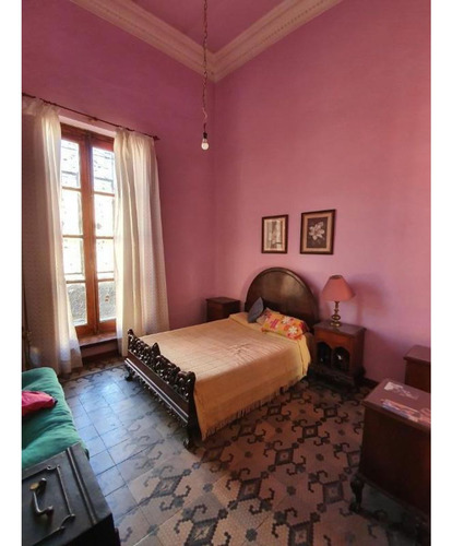 Casa Colonial En Esquina, En Excelente Estado Y Ubicación Inmejorable