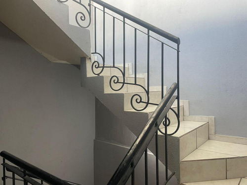 Casa En Venta En Col. Bernardo Cobos, Irapuato, Gto.