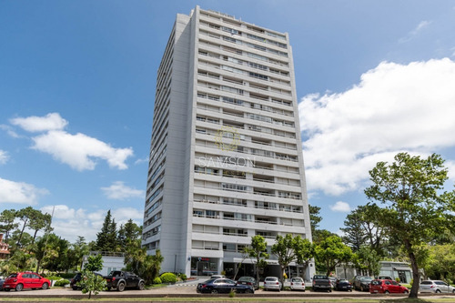 Oportunidad En Venta 3 Dormitorios 3 Baños Vista Servicios - Ref: 64045