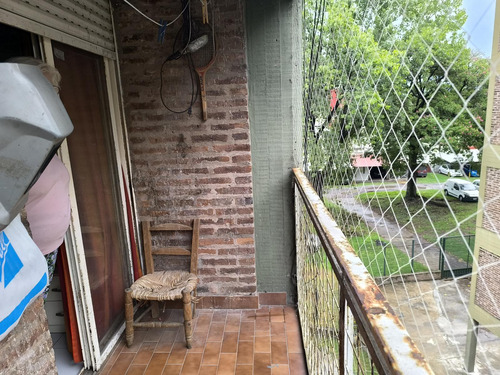 Venta Departamento 4 Ambientes Doble Balcón Y Cochera En Parque Chacabuco - Permuta