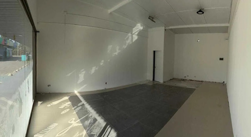 Local Comercial Av Chicureo - Strip Center