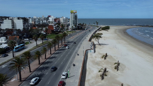 Se Vende Terreno De 710m2 En Malvín