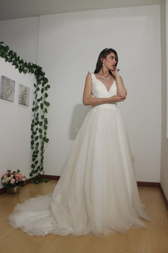 Vestido De Novia Sofia Importado Escote V