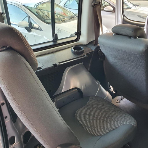 Imagem 11 de 15 de Doblo Essence 1.8 Flex 16v 5p