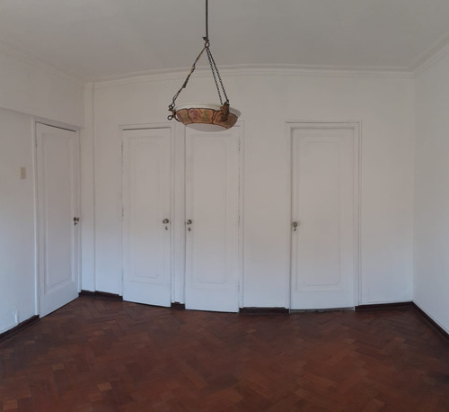Vendo Antiguo Dpto. 142 Metros, Frente A Cerro Santa Lucia