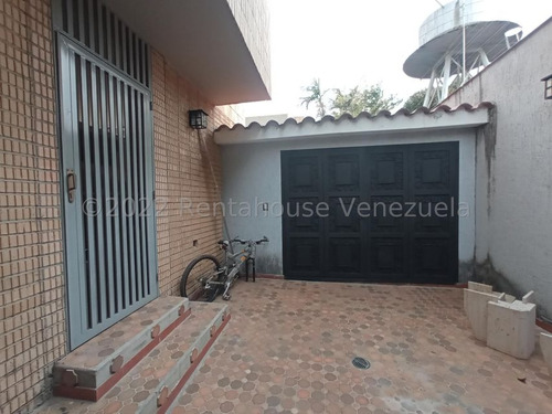 Monicam 23-424 Imponente Townhuse Anclado En Zona Privilegiada, Exquisita Ambientación, De Impecable Diseño, Propiedad De Tipo Duplex Con Amplitud En Sus Niveles De Bella Arquitectura