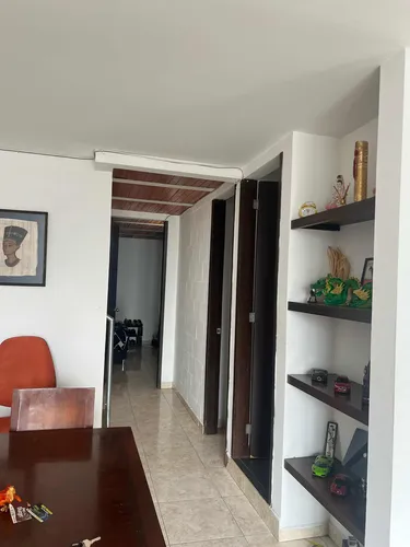 Casa De 3 Pisos 4 Habitaciones En Total, Primer Piso Indepen