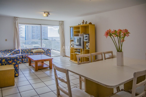Imagen 6 de 18 de Apartamento De 3 Dormitorios Con Parrillero En Venta, Edif. Cap Breton. Playa Mansa.