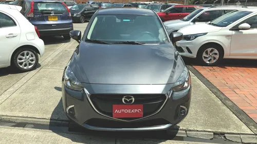 Mazda 2 Touring Sedan 2020