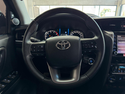 Toyota Hilux SW4 2.8 D-4D TURBO DIESEL SRX 4X4 AUTOMÁTICO