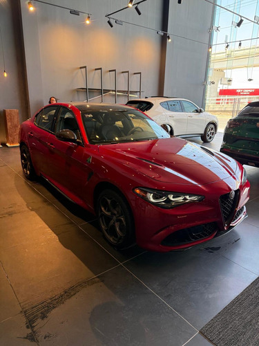 Alfa Romeo Giulia 2.9L Quadrifoglio Verde V6 Bi-Turbo At