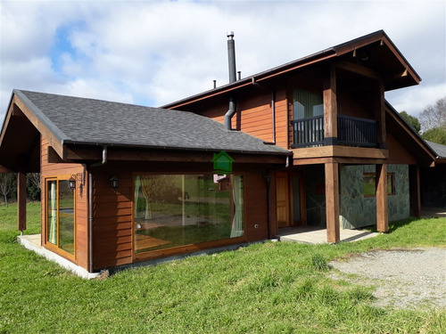 Hermosa Casa De 6 Dorm. En Parcela Para Arriendo En Valdivia