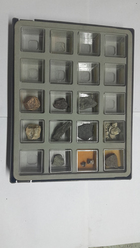 Coleccion 79 Piedras Preciosas Con Faltantes (usado) Negro (Usado)