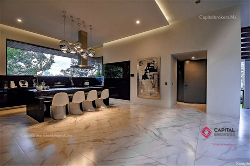 Casa En Venta De Lujo Con Alberca Colinas De San Javier