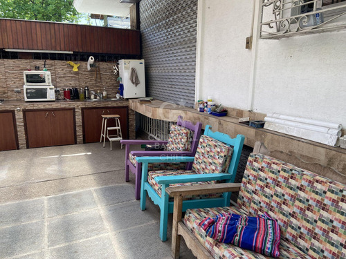 Casa Esquina Tradicional Cercana A Clínica Alemana