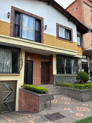 Vendo Amplia Casa En Laureles Lorena