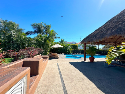 Casa Flamingos Blue