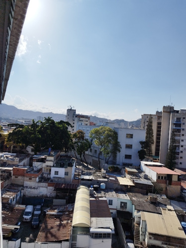 Penthouse En Av. Roosevelt, Urb. Los Rosales, Caracas, Distr