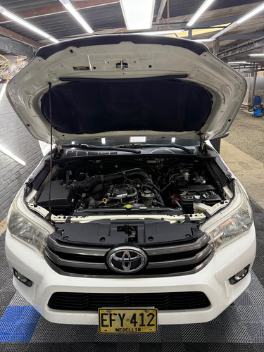 Toyota Hilux 2.7l MT 4x4