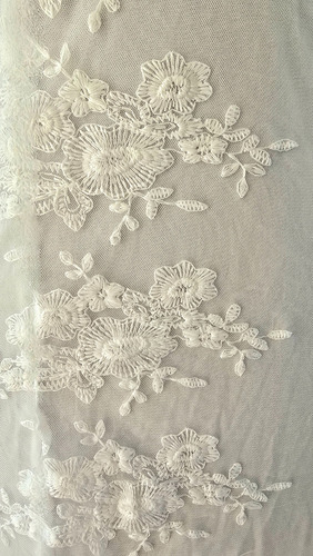 Vestido De Novia En Encaje. Elastizado. Talle M. Con Cola