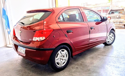 Imagen 8 de 11 de Chevrolet Onix 2018 1.4 Joy Ls + 98cv