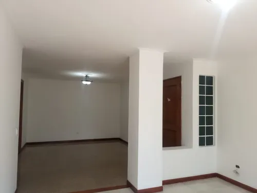 Apartamento En Arriendo En Aguacatala, Poblado
