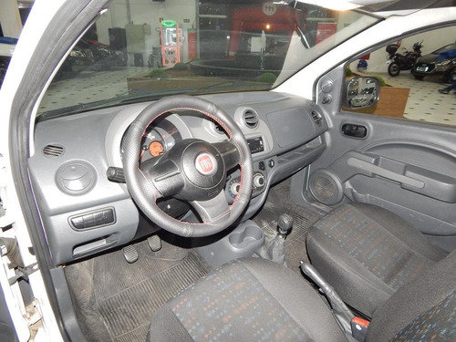 Imagem 10 de 14 de Fiat Fiorino 1.4 Furgão Hard Working Flex Completa