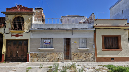 Vende Casa 2 Dormitorios Y Azotea Con Parrillero - Acepta Banco