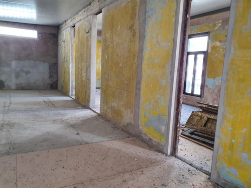 Imagen 14 de 18 de Edificio : 18 De Julio Y Vazquez, Esquina , 600 M2, 3 Plantas, Ascensor !!