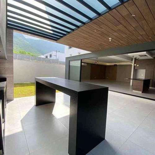 Estrena Residencia En Privada En El Uro Zona Carretera Nacional, C/ Jardín, Terraza Exterior Techada C/ Asador Balcón C/ Vistas A Las Montañas, Fracc C/ Alberca, Áreas Verdes Y Cancha De Fútbol