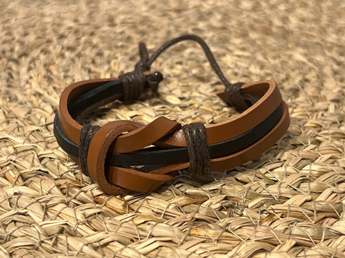 Imagen 4 de 5 de Pulsera De Cuero Hombre Mujer Elegante Moda 2020 Oferta