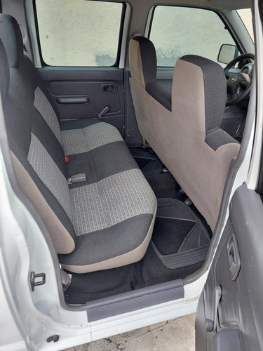 Imagen 10 de 13 de Nissan Np300 2013 2.4 Doble Cabina Típica Audio Mt