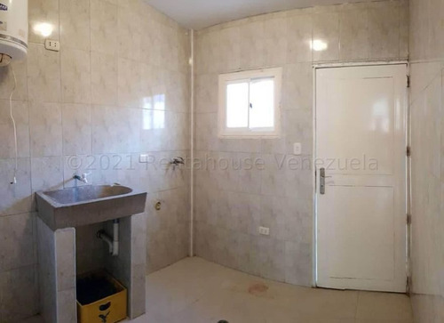 Imagen 8 de 8 de Comoda Casa En Alquiler. 04120656408 Cod Mls 23-3569