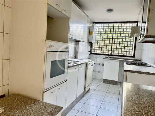 Departamento En Venta De 3 Dorm. En Las Condes, Sin Ruido.