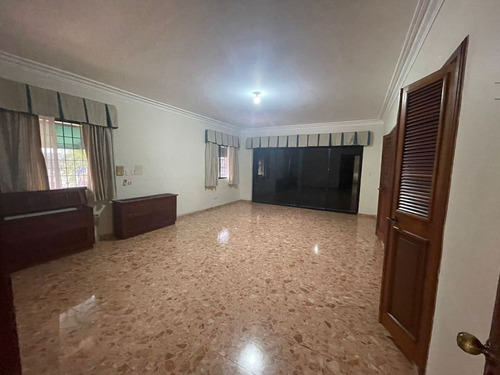 Casa De Venta Con Excelente Ubicacion En Bella Vista