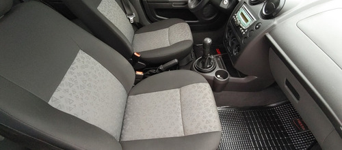 Imagen 19 de 25 de Ford Fiesta Max One Ambiente Plus Año 2012