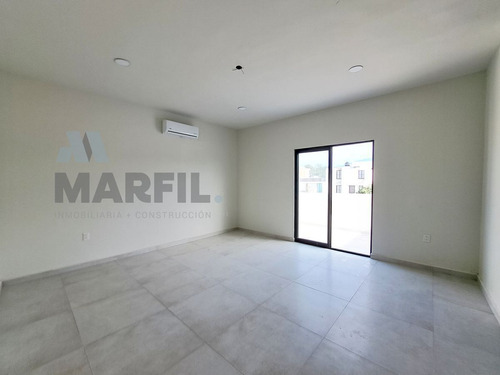 Venta De Residencia De 3 Recámaras, Al Norte De V. De A. Colima