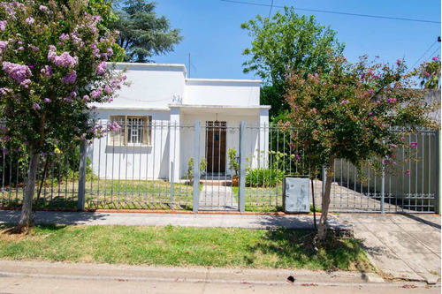 Casa De 2 Dormitorios En Venta En Gonnet