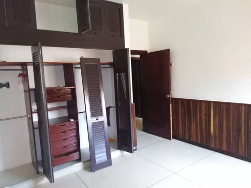 Imagen 8 de 13 de Venta De Amplia Casa En Urb. Trigal Valencia Atc-740