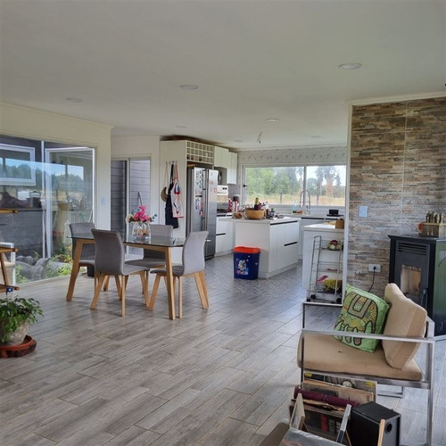 Imagen 9 de 22 de A Minutos De Frutillar Se Vende Linda Y Cómoda Casa