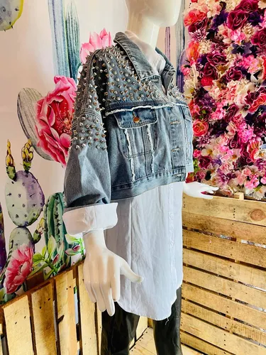 Chamarra de mezclilla con estoperoles new arrivals