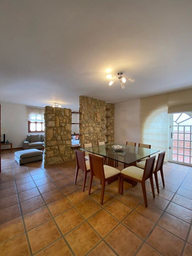 Casa Duplex Para Venta En Santa Paula #2369