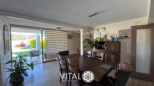 Casa En Venta De 3 Dormitorios Y 3 Baños En Quilpué