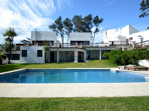 Casa En Venta Playa Mansa Punta Del Este- Ref: 5517