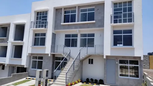 Hermoso Town House En Corregidora, Construcción 141 M2, 3 Habitaciones 2.5 Baño