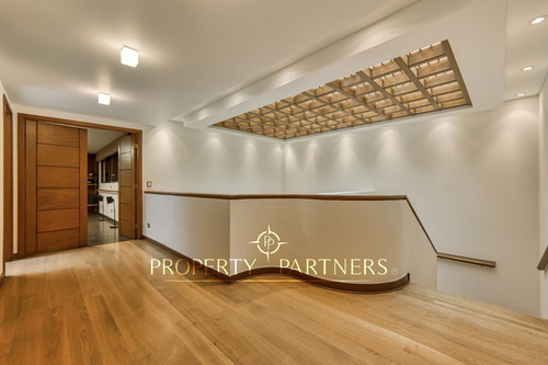 Exclusivo Penthouse En Los Dominicos Antiguos.