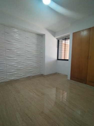 Apartamento En Alquiler El Peñon. Semi Equipado Con Terraza