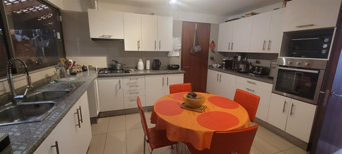 Casa En Venta De 6 Dorm. Colegio Dunalastair Peñalolen